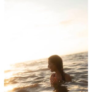 Adriana Arboleda Instagram - Hoy hace tres años nació @beclaworld un mundo dedicado a todas las personas que quieren cambiar su relación con la naturaleza, aquellas que son conscientes  que pequeños actos pueden generar grandes cambios.
Gracias @claudiabahamon por abanderar este movimiento que nos inspira a seguir cuidando, protegiendo y amando nuestro planeta!
