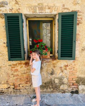 Adriana Arboleda Instagram - Historia, arte, vino arquitectura, aterdeceres, olores, música, y mucha pasta!
 
Un verano inolvidable en Italia.

#Italia #travelmemories