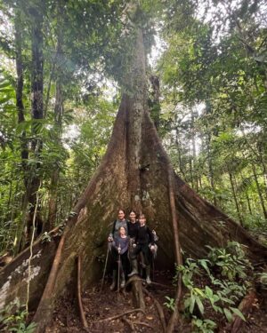 Adriana Arboleda Instagram - Muchos años queriendo conocer Amazonas, y por fin lo logre! 
Ya entiendo porque tuve que esperar tanto... Debía ser con la mejor compañía, en un lugar muy especial y en esta poca del año!  Amazonas 💚