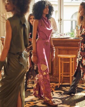 Adriana Arboleda Instagram - TBT de una noche llena de sabor Colombiano, de talento, amigos y orgullo por lo nuestro! 
PfW colección FW22 @johannaortizoficial
@vistetedecolombia