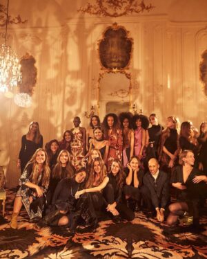 Adriana Arboleda Instagram - TBT de una noche llena de sabor Colombiano, de talento, amigos y orgullo por lo nuestro! 
PfW colección FW22 @johannaortizoficial
@vistetedecolombia