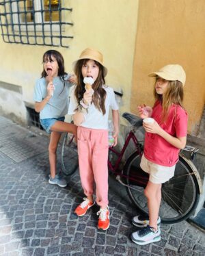 Adriana Arboleda Instagram - Historia, arte, vino arquitectura, aterdeceres, olores, música, y mucha pasta!
 
Un verano inolvidable en Italia.

#Italia #travelmemories
