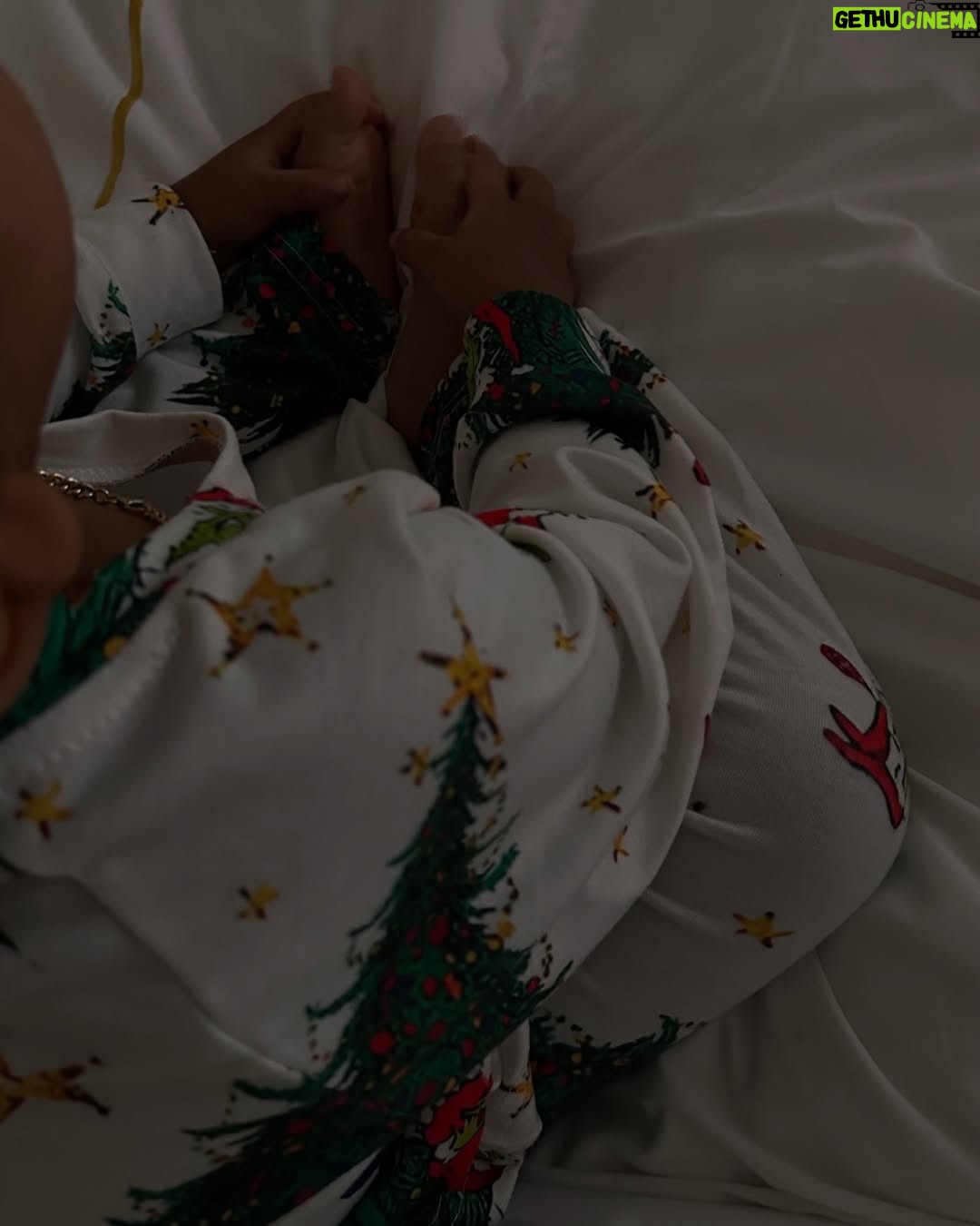 Adrienne Bailon-Houghton - 102.2K Likes - December is off to a great start… 
🎄📷