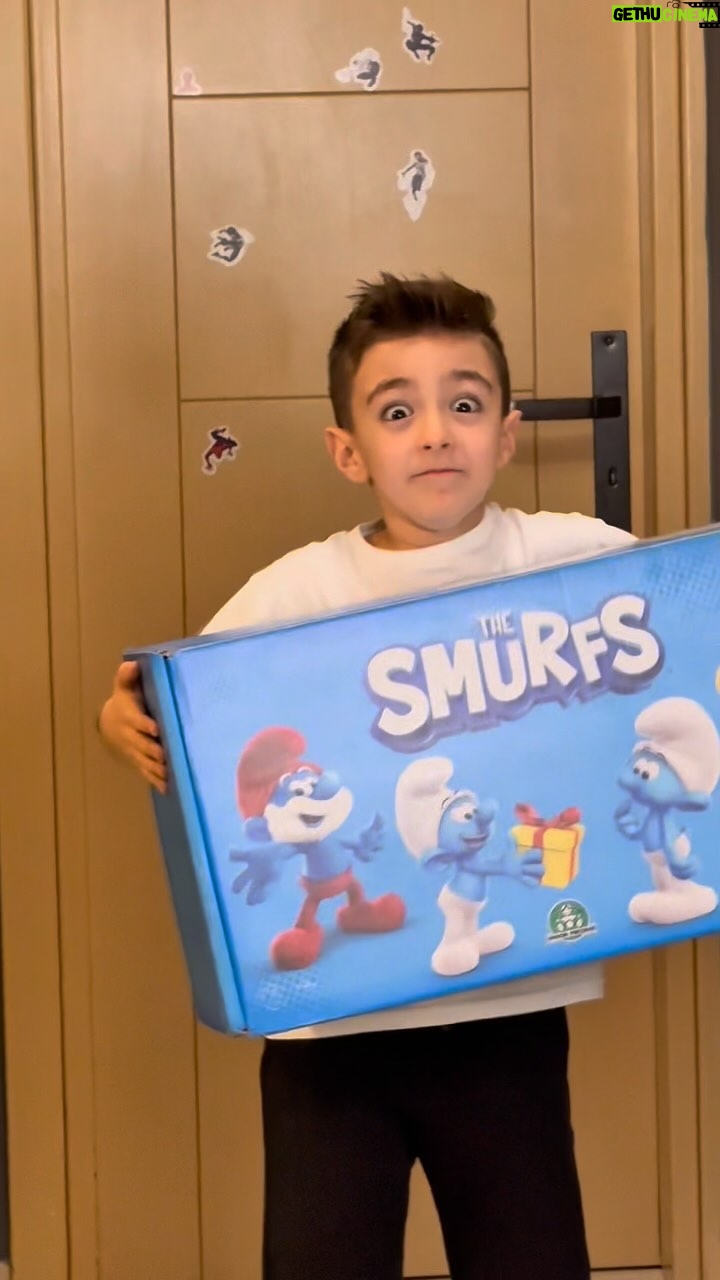 Aggeliki Daliani - 13.8K Likes - Back to childhood mode! 💙🎁 Unboxing με στρουμφάκια και... συγγνώμη Νικήτα, αλλά η μαμά παίζει πρώτη! 😆🤭
#smurfs #giochipreziosihellas #gptoys