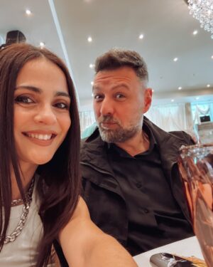 Aggeliki Daliani Instagram - CRINGE edition 
1. Ξεκινήσαμε για cute.
2. Κάπου εκεί η αξιοπρέπεια φεύγει διακριτικά, γιατί καταλαβαίνω ότι δεν……
3. Το cringe είναι αληθινό.
4. Και το ποστάρουμε με περηφάνια.
Γιατί με το @manospapagiannis το cringe δεν είναι φάση, είναι τρόπος ζωής 🤣🤣🤣🤣
•••••••••••••••••••••••••••••••••••••••••••••••••••••••••••••
#cringe #sundaymood☀️ #sundayfunday☀️