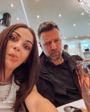 Aggeliki Daliani Instagram - CRINGE edition 
1. Ξεκινήσαμε για cute.
2. Κάπου εκεί η αξιοπρέπεια φεύγει διακριτικά, γιατί καταλαβαίνω ότι δεν……
3. Το cringe είναι αληθινό.
4. Και το ποστάρουμε με περηφάνια.
Γιατί με το @manospapagiannis το cringe δεν είναι φάση, είναι τρόπος ζωής 🤣🤣🤣🤣
•••••••••••••••••••••••••••••••••••••••••••••••••••••••••••••
#cringe #sundaymood☀️ #sundayfunday☀️