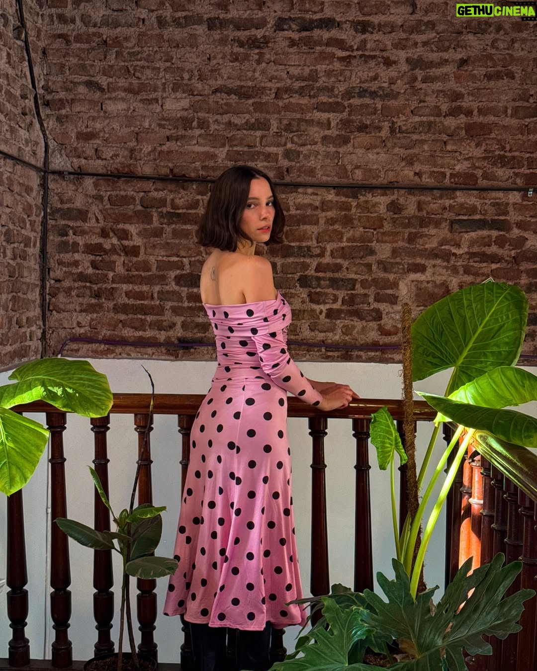 Agustina Suásquita - 42.2K Likes - Pink Papry Club 💐 Y así empezó mi era de muñeca de 33 ✨