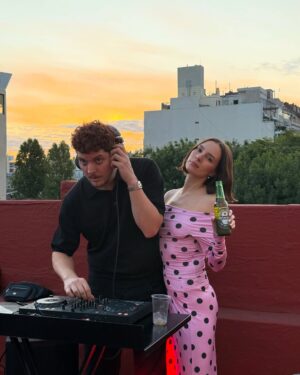 Agustina Suásquita Instagram - Pink Papry Club 💐 Y así empezó mi era de muñeca de 33 ✨