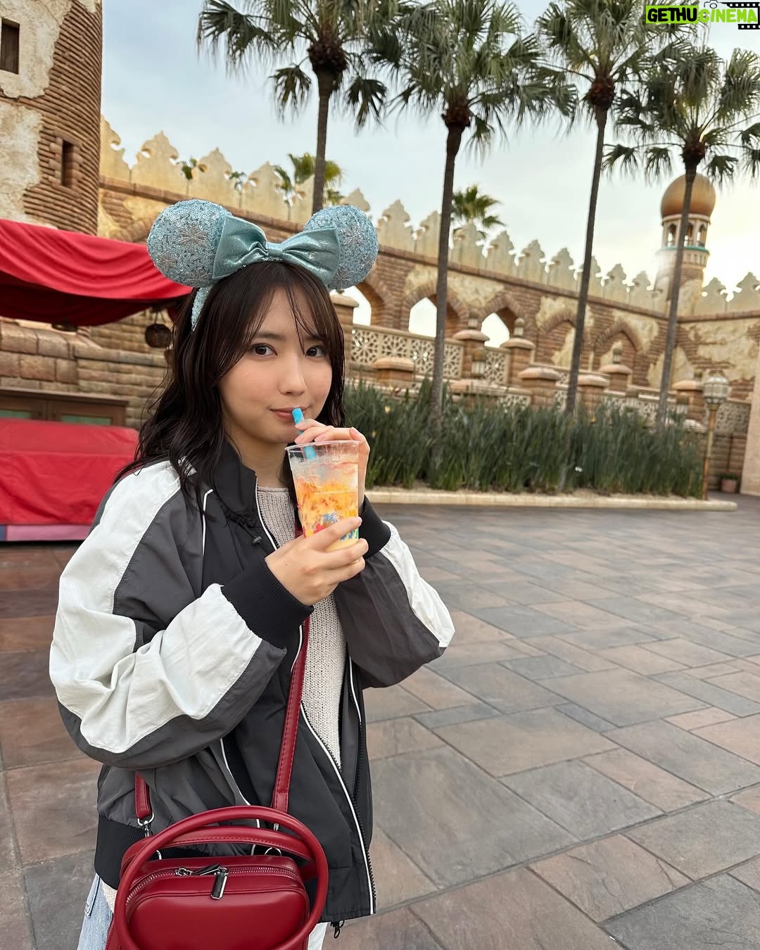 Aika Sawaguchi - 8.2K Likes - 大好きなエルサに会えたの嬉しかったし、お母さん近すぎるし