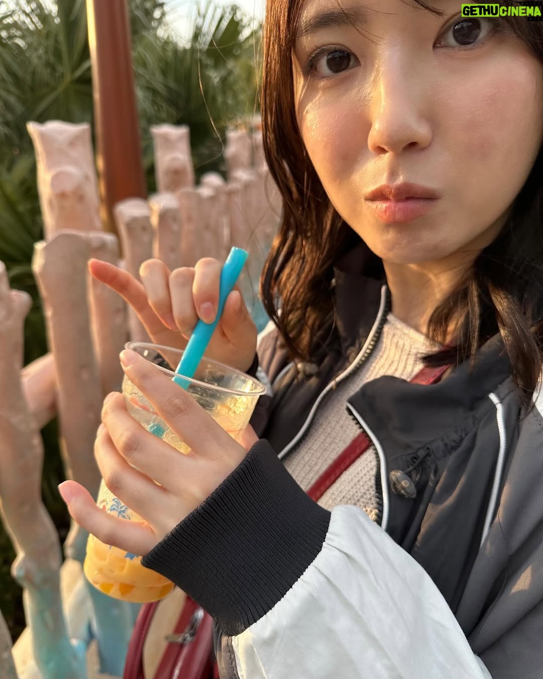 Aika Sawaguchi - 8.2K Likes - 大好きなエルサに会えたの嬉しかったし、お母さん近すぎるし