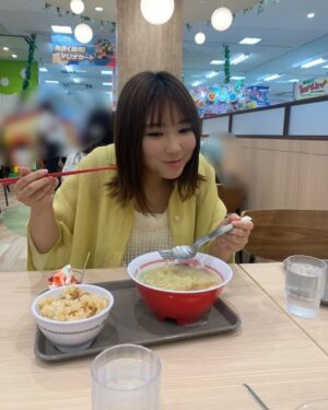 Aika Sawaguchi Instagram - 沢口生活のオフショがこれしかありません。ナイスメイクさん。
地元とスガキヤ、ちょけてる沢口です。