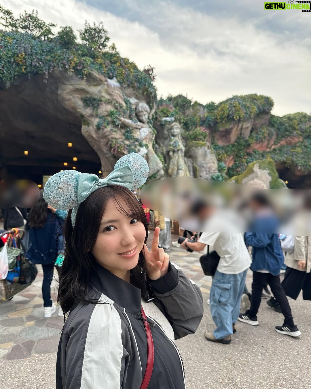 Aika Sawaguchi - 8.2K Likes - 大好きなエルサに会えたの嬉しかったし、お母さん近すぎるし