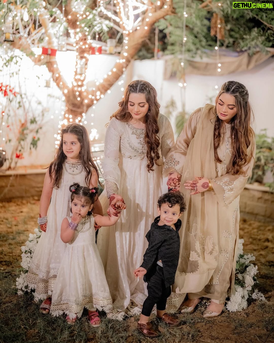 Aiman Khan - 252.7K Likes - First Eid picture with Minal and hasan ♥️
Hahha can you see the struggle ?