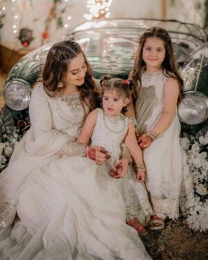 Aiman Khan Instagram - Eid day two matching in @annusabrar ♥️

@wedding.wizards @celebrationsbylm ♥️