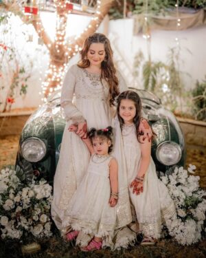 Aiman Khan Instagram - Eid day two matching in @annusabrar ♥️

@wedding.wizards @celebrationsbylm ♥️