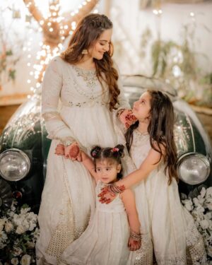 Aiman Khan Instagram - Eid day two matching in @annusabrar ♥️

@wedding.wizards @celebrationsbylm ♥️