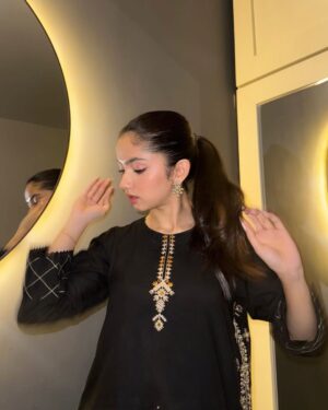 Aina Asif Instagram - Eid ho aur Aina black na pehne aesa hosakta hai?