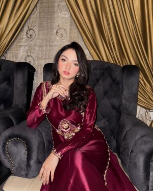 Aina Asif Instagram - EID MUBARAK! We will ignore how I got ready at 8PM. Absolutely love my dress by @sidrat_couture