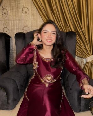 Aina Asif Instagram - EID MUBARAK! We will ignore how I got ready at 8PM. Absolutely love my dress by @sidrat_couture