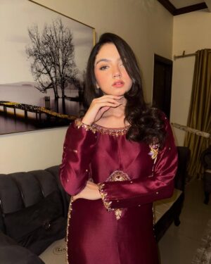 Aina Asif Instagram - EID MUBARAK! We will ignore how I got ready at 8PM. Absolutely love my dress by @sidrat_couture