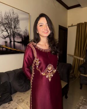 Aina Asif Instagram - EID MUBARAK! We will ignore how I got ready at 8PM. Absolutely love my dress by @sidrat_couture
