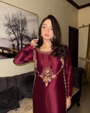 Aina Asif Instagram - EID MUBARAK! We will ignore how I got ready at 8PM. Absolutely love my dress by @sidrat_couture