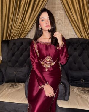 Aina Asif Instagram - EID MUBARAK! We will ignore how I got ready at 8PM. Absolutely love my dress by @sidrat_couture