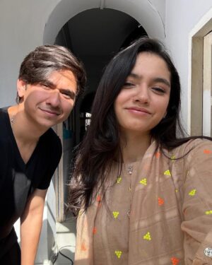 Aina Asif Instagram - - Feels like I’ve seen this before? 

Parwarish tonight at 8pm. See you all :)