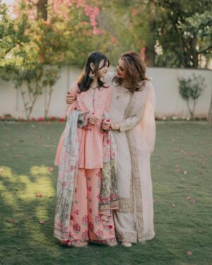 Aisha Uqbah Malik Instagram - Eid Mubarak 🌙