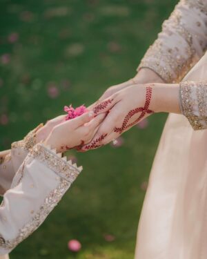 Aisha Uqbah Malik Instagram - Eid Mubarak 🌙
