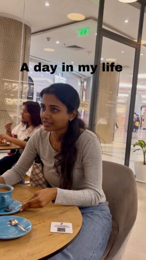 Aishwarya Raghu Instagram - A day In mumbai ♥️

#slowlife #slowtravel #family #familytime #krishandaish