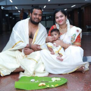 Aishwarya Ramsai Instagram - PranavRidhan’s choroonu ceremony❤️🧿

:
@geethu0603 
@keetz00 

:
#guruvayur #choroonu #aishwaryaramsai #family #sister #sisterson