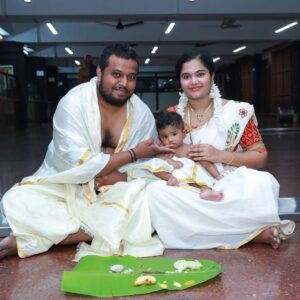 Aishwarya Ramsai Instagram - PranavRidhan’s choroonu ceremony❤️🧿

:
@geethu0603 
@keetz00 

:
#guruvayur #choroonu #aishwaryaramsai #family #sister #sisterson