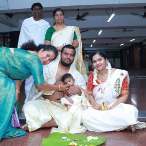 Aishwarya Ramsai Instagram - PranavRidhan’s choroonu ceremony❤️🧿

:
@geethu0603 
@keetz00 

:
#guruvayur #choroonu #aishwaryaramsai #family #sister #sisterson