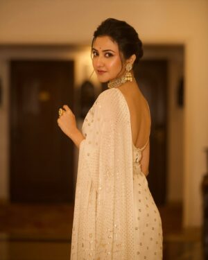 Aishwarya Sen Instagram - A few captures from the @ethnic_boutique61 fashion show 🤍

📸 @arghyas._.photography 

#womensfashion #saree #love #fashionista #show #style #confidence #shoot