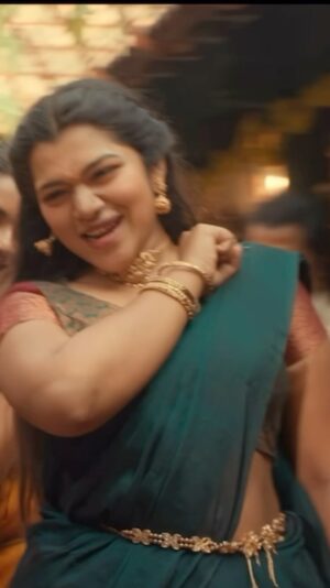 Aishwarya Venka Instagram - Happy To Be A Part ♥️ #thaithakkakalyanam💃 

#madraskaaran 

Thank you master @santhoshchoreo 😇

@the_name_is_vaalee @shanenigam786 @niharikakonidela @saregamatamil @srproductions_official 

#trending #dance #thaithakkakalyanam #trendingreels #tamil #tamilsong #dancechallenge #viral #marriage #music #foryou #trendingnow