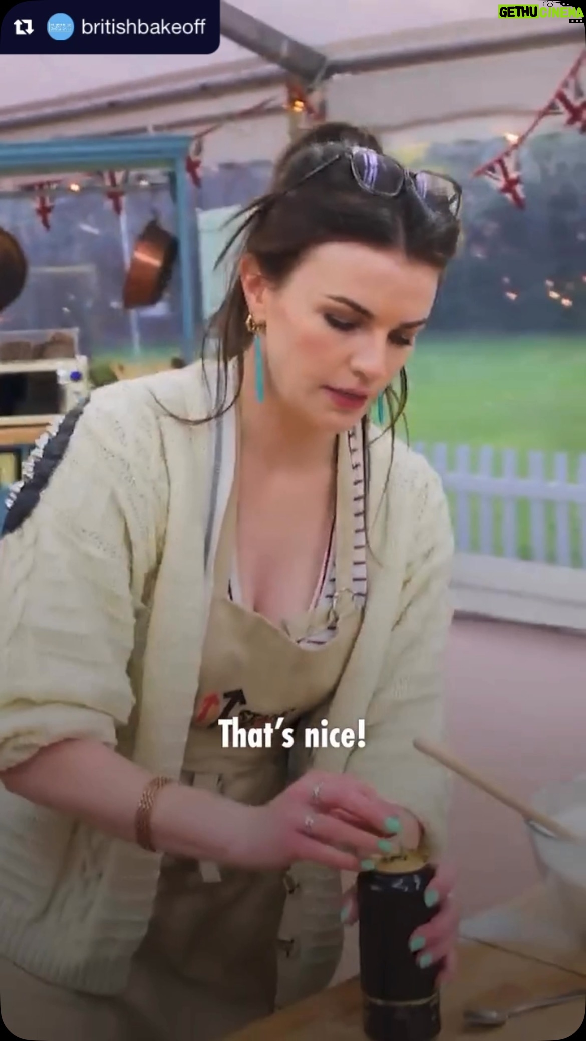 Aisling Bea - 23.2K Likes - Hollywood star.
Lovely day for an unbranded Irish stout muffin. #GBBO