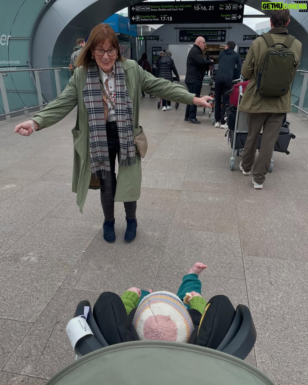 Aisling Bea - 27K Likes - 🇮🇪♥️Between this and International Women’s day, I’m absolutely wrecked. Happy Mother’s Day to my brilliant Mammy & to all that did, tried, didn’t, were, are, had, lost & have & to everyone who uses it as an excuse to jump the queue at airports. I don’t condone it, but I admire the hustle.
Brought my lil spud back to Ireland for the first time to have her roll around in the soil, immerse her in her culture & get that immune system full of grass, dogs, horses & garage meal deals.