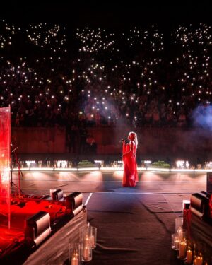 Ajda Pekkan Instagram - Efes Antik Kenti, asırlık yorgunluğuna rağmen bize harika bir ev sahipliği yaptın , çok özel bir atmosferde binlerce fedakar sevenimle hep beraber devasa bir koroya dönüştük ,harika bir hatıra oldu hepimiz için … İyi ki varsınız, sizleri çok seviyorum ❤️

@cizgimevent @haluk_senturk 
@_efes_antik_kenti_ 
@qbyhairfabric 
@rifatyuzuak 
@burcusedefofficial 
📸 @srhtavc7  Teşekkürler…