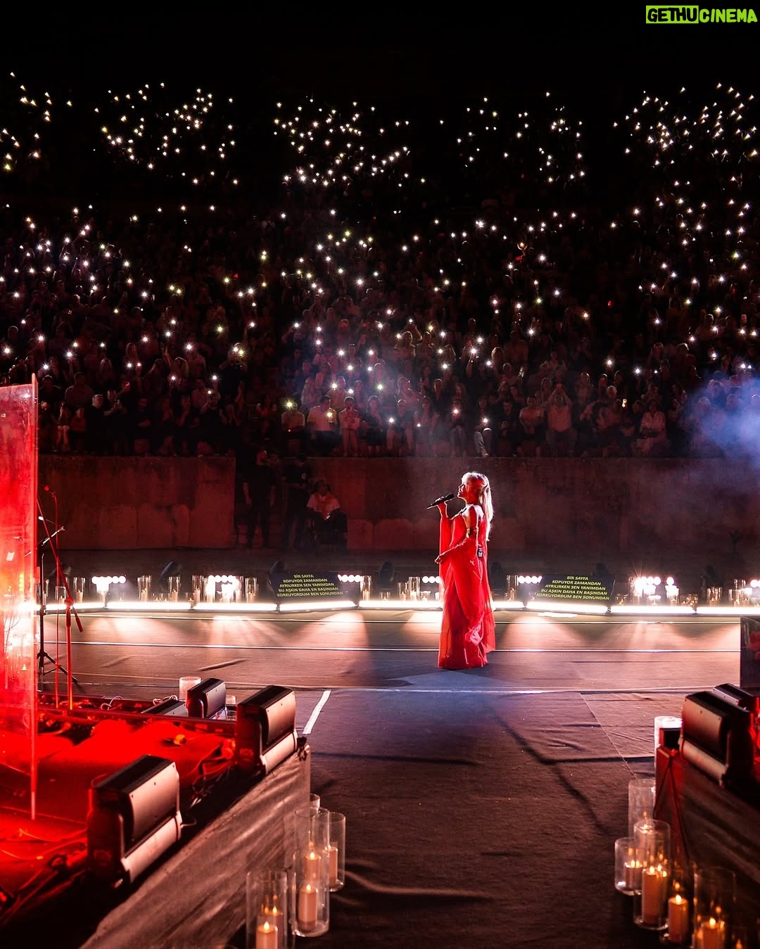 Ajda Pekkan - 23.2K Likes - Efes Antik Kenti, asırlık yorgunluğuna rağmen bize harika bir ev sahipliği yaptın , çok özel bir atmosferde binlerce fedakar sevenimle hep beraber devasa bir koroya dönüştük ,harika bir hatıra oldu hepimiz için … İyi ki varsınız, sizleri çok seviyorum ❤️
@cizgimevent @haluk_senturk
@_efes_antik_kenti_
@qbyhairfabric
@rifatyuzuak
@burcusedefofficial
📸 @srhtavc7 Teşekkürler…