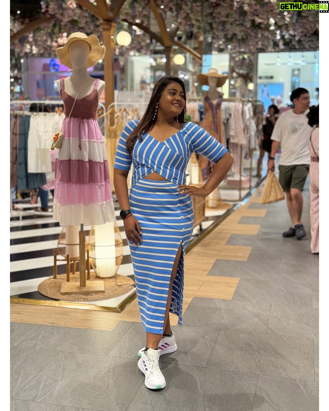 Akalya Venkatesan - 3.9K Likes - 💙
#thailand
