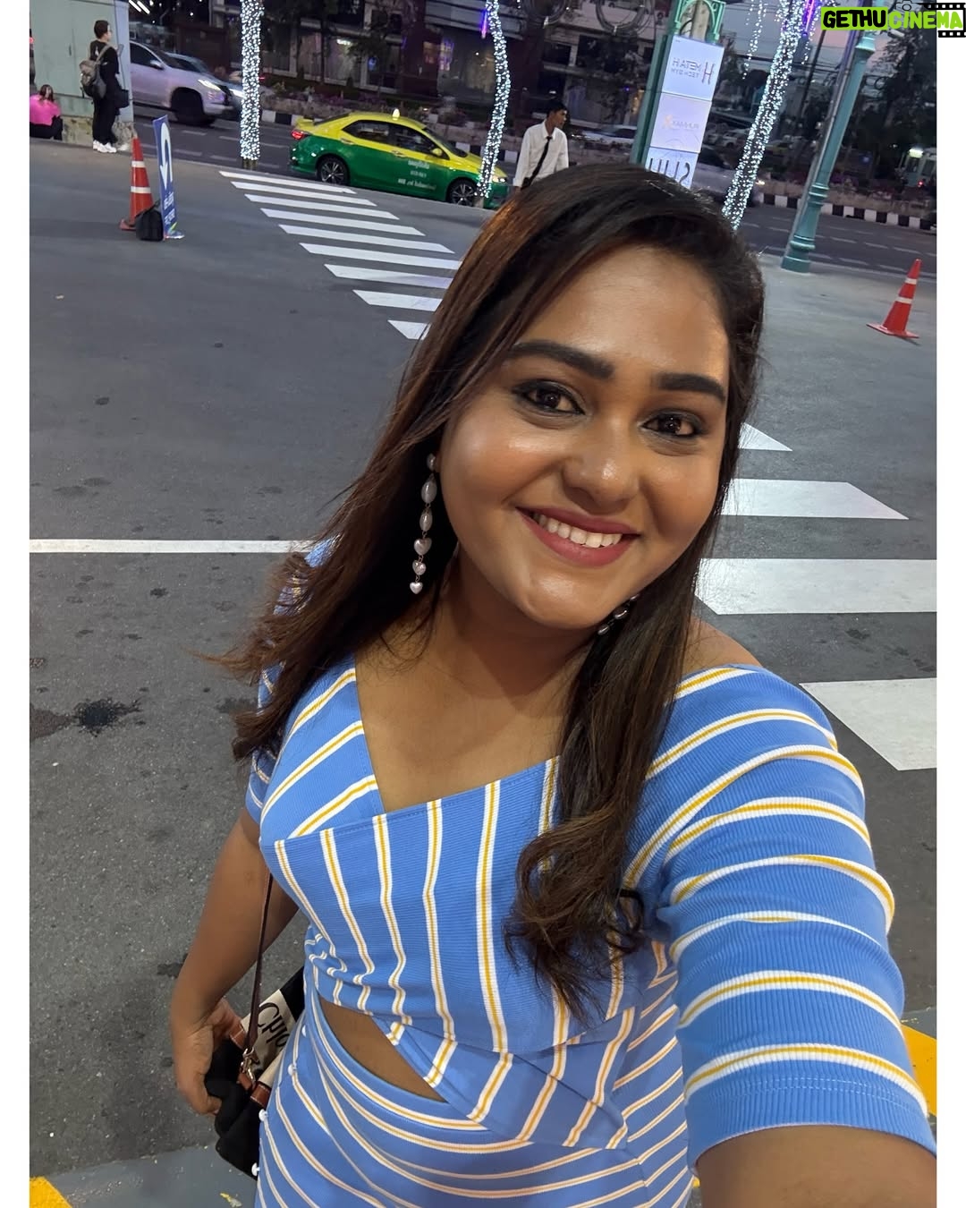 Akalya Venkatesan - 3.9K Likes - 💙
#thailand