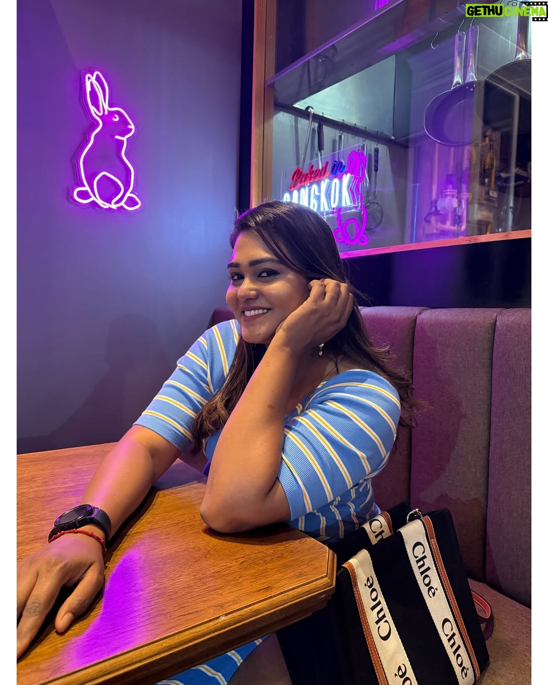 Akalya Venkatesan - 3.9K Likes - 💙
#thailand