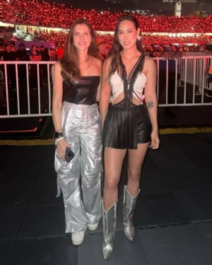 Akemi Nakamura Instagram - Ir al concierto de shaki shaki……Que seria de la vida sin amigas que te devuelven el alma y que puedes ser tu 100% 
Creo que empiezo a entender…….