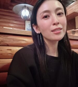 Akiko Hinagata Instagram - 今日の晩ご飯は娘のリクエストでステーキ
ガーリックバターたっぷり
#ステーキ
#ガーリックバター