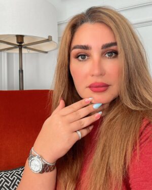 Alaa Hussein Instagram - شلونكم اصدقائي ، شلون تتعاملون ويه واحد يحجي عليكم علناً ومن يحتاج احد سند يجي بس عليكم؟؟!!🤔