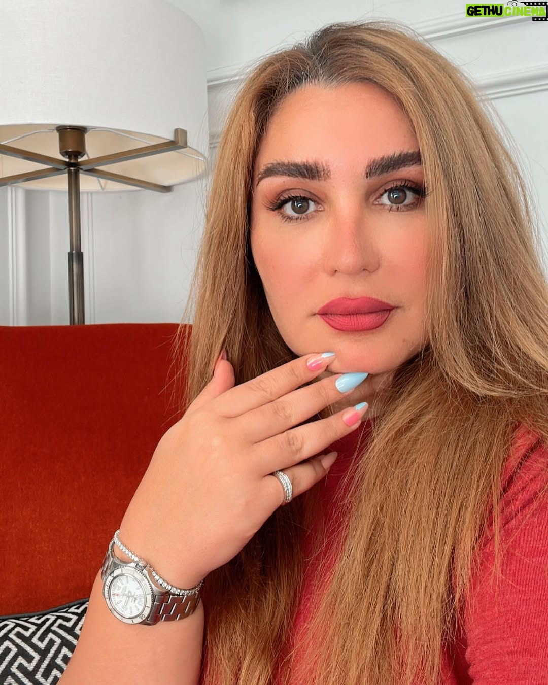 Alaa Hussein - 95.7K Likes - شلونكم اصدقائي ، شلون تتعاملون ويه واحد يحجي عليكم علناً ومن يحتاج احد سند يجي بس عليكم؟؟!!🤔