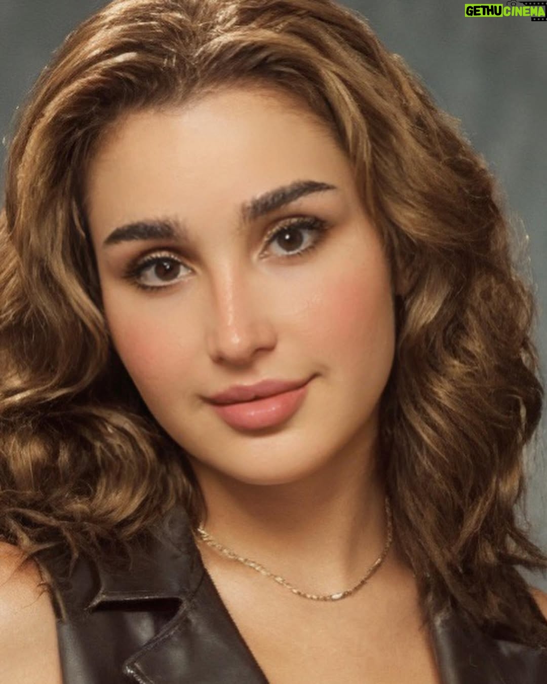 Alaa Hussein - 97.9K Likes - يا صورة احلى من ١-١٠ التطبيق يستخدم وجهك على صور مرحلة التسعينات ، يطلعك اجنبي😜😂🥰 وين بعد يودينا الذكاء الاصطناعي
اسم البرنامج epik. رح انشرلكم رابط بالستوري مالته
#yearbookchallenge