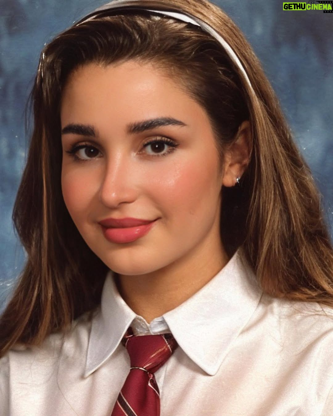 Alaa Hussein - 97.9K Likes - يا صورة احلى من ١-١٠ التطبيق يستخدم وجهك على صور مرحلة التسعينات ، يطلعك اجنبي😜😂🥰 وين بعد يودينا الذكاء الاصطناعي
اسم البرنامج epik. رح انشرلكم رابط بالستوري مالته
#yearbookchallenge