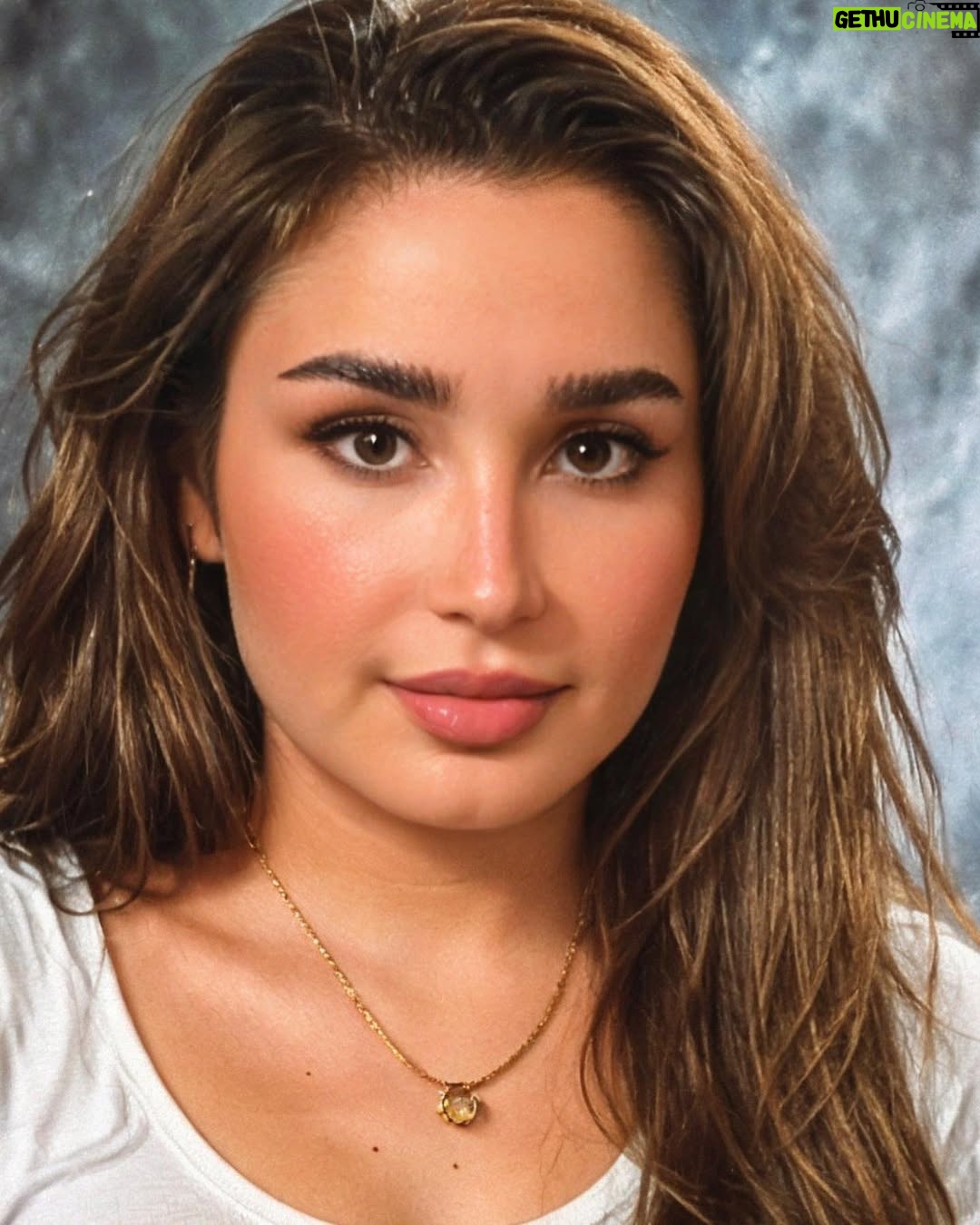Alaa Hussein - 97.9K Likes - يا صورة احلى من ١-١٠ التطبيق يستخدم وجهك على صور مرحلة التسعينات ، يطلعك اجنبي😜😂🥰 وين بعد يودينا الذكاء الاصطناعي
اسم البرنامج epik. رح انشرلكم رابط بالستوري مالته
#yearbookchallenge